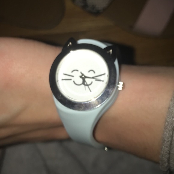 Adorable Cat-face watch. - Picture 3 of 3